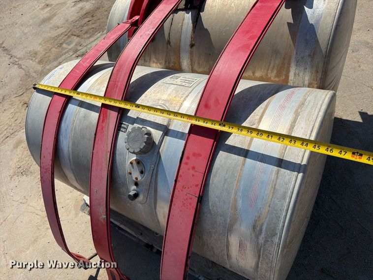 image for item MZ9967 (2) fuel tanks