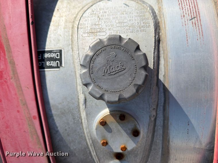 image for item MZ9967 (2) fuel tanks
