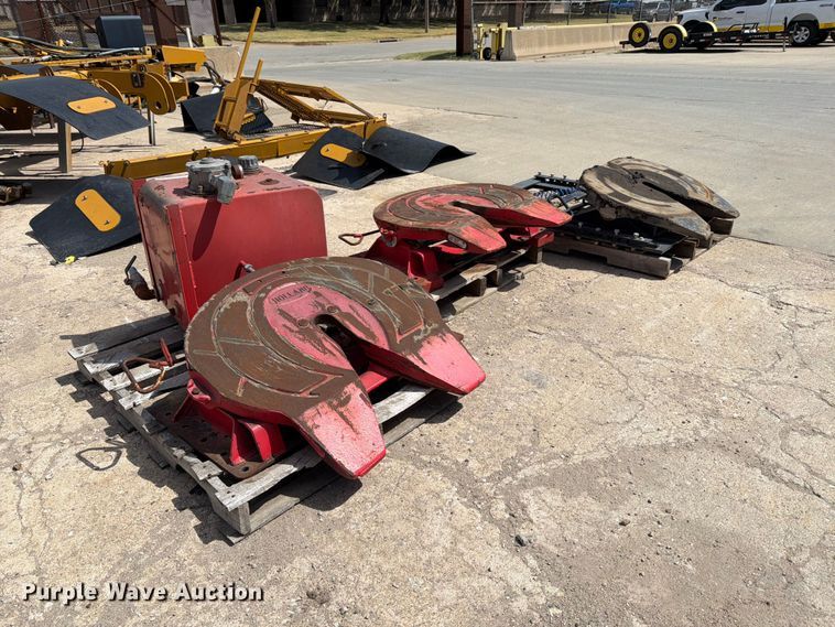 image for item MZ9978 (3) fifth wheel plates