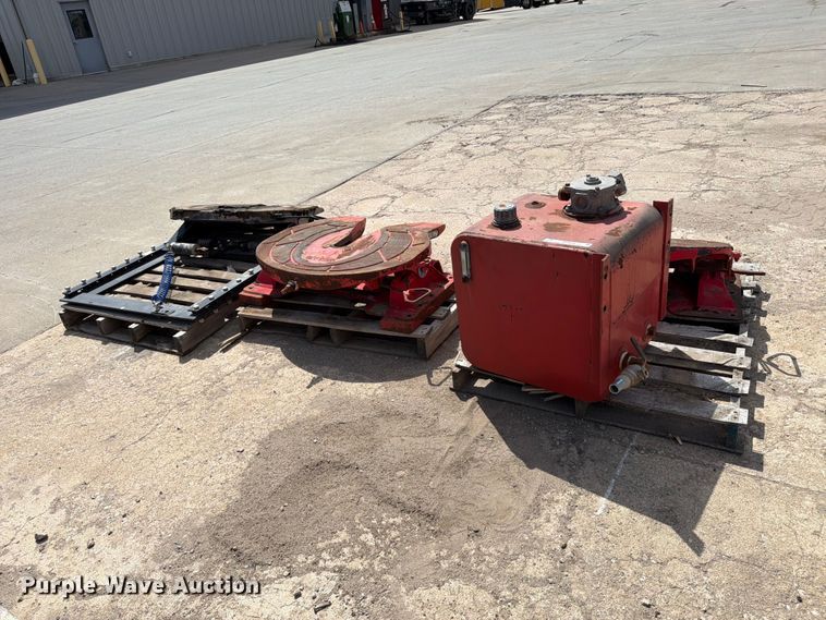 image for item MZ9978 (3) fifth wheel plates