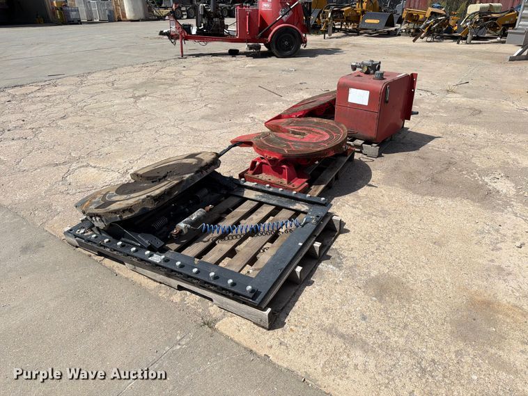 image for item MZ9978 (3) fifth wheel plates