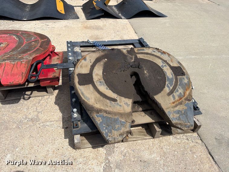 image for item MZ9978 (3) fifth wheel plates
