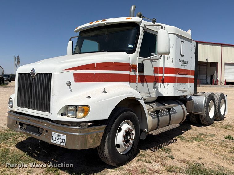 image for item NC9837 2002 International 9200i semi truck