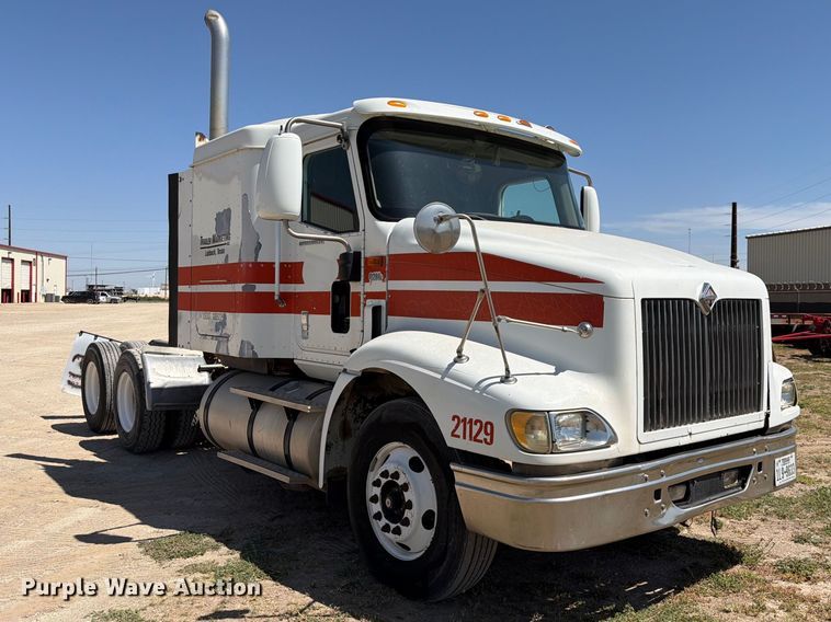 image for item NC9837 2002 International 9200i semi truck