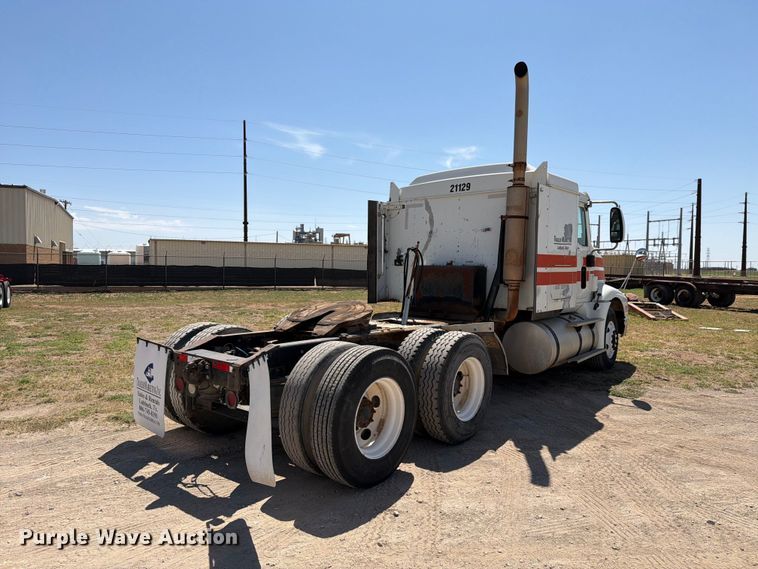 image for item NC9837 2002 International 9200i semi truck