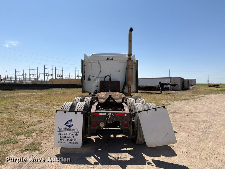 image for item NC9837 2002 International 9200i semi truck