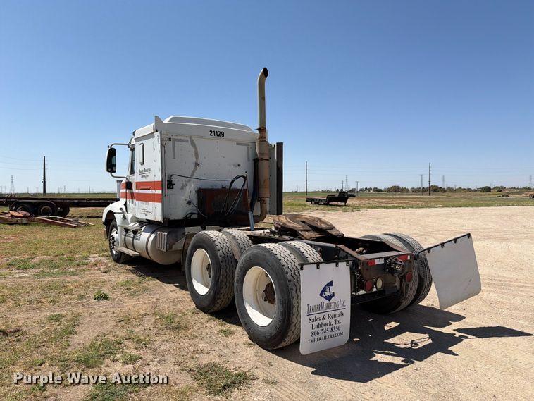 image for item NC9837 2002 International 9200i semi truck