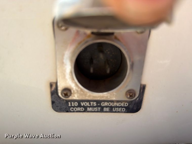 image for item NC9837 2002 International 9200i semi truck