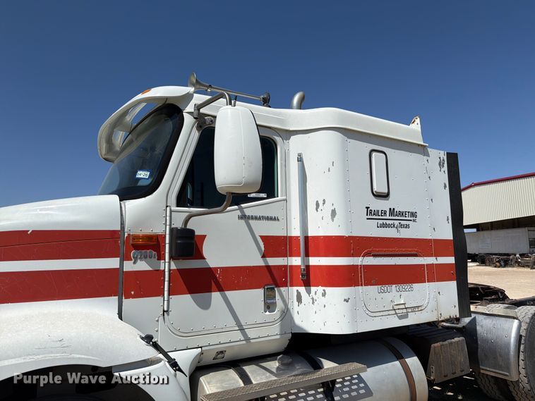 image for item NC9837 2002 International 9200i semi truck