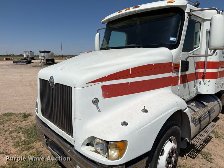 image for item NC9837 2002 International 9200i semi truck