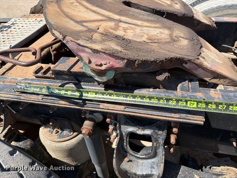 image for item NC9837 2002 International 9200i semi truck