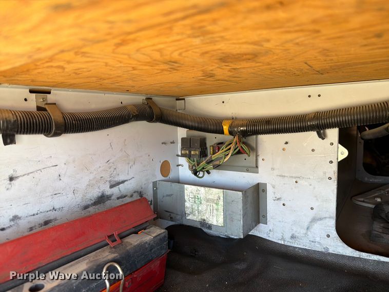 image for item NC9837 2002 International 9200i semi truck