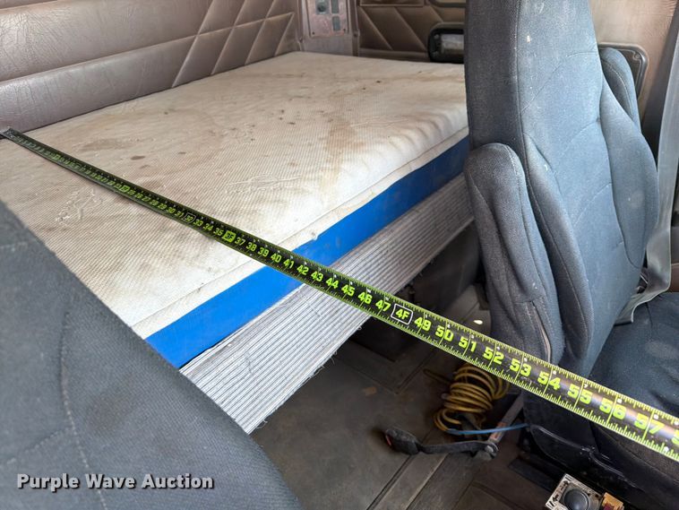 image for item NC9837 2002 International 9200i semi truck