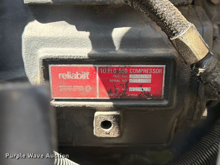 image for item NC9837 2002 International 9200i semi truck