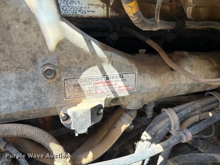 image for item NC9837 2002 International 9200i semi truck