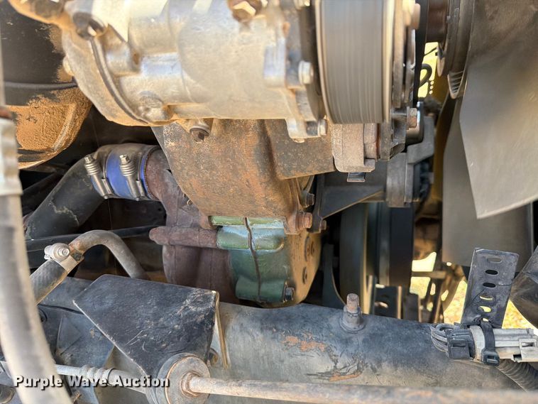 image for item NC9837 2002 International 9200i semi truck