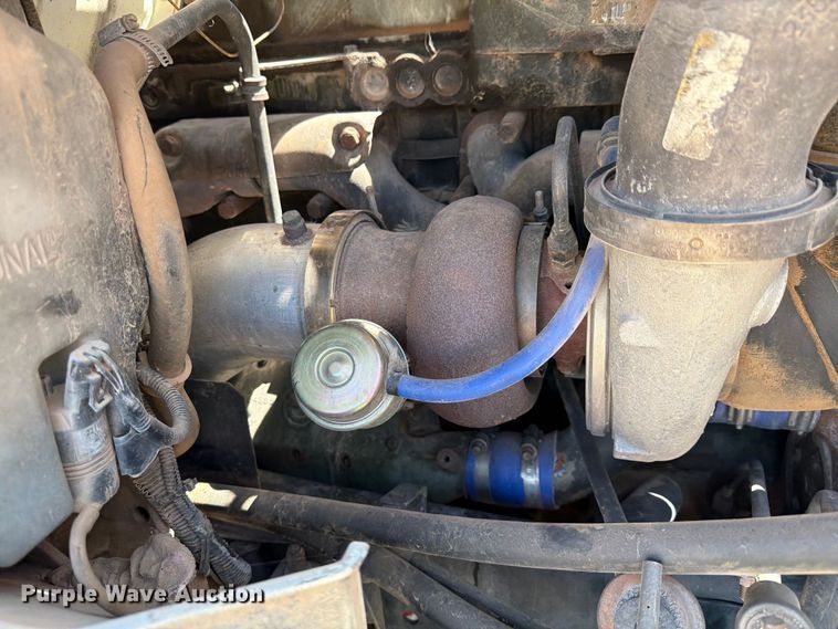 image for item NC9837 2002 International 9200i semi truck