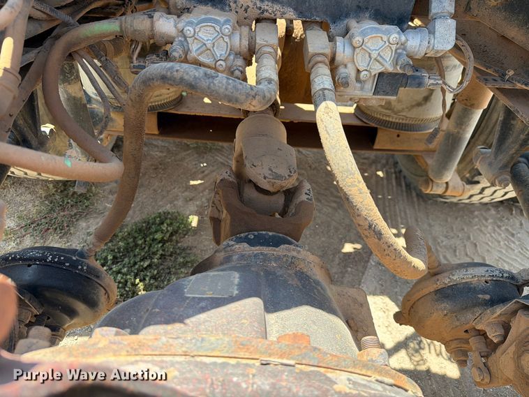 image for item NC9837 2002 International 9200i semi truck