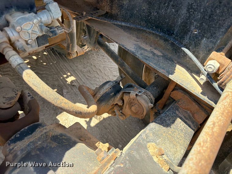 image for item NC9837 2002 International 9200i semi truck