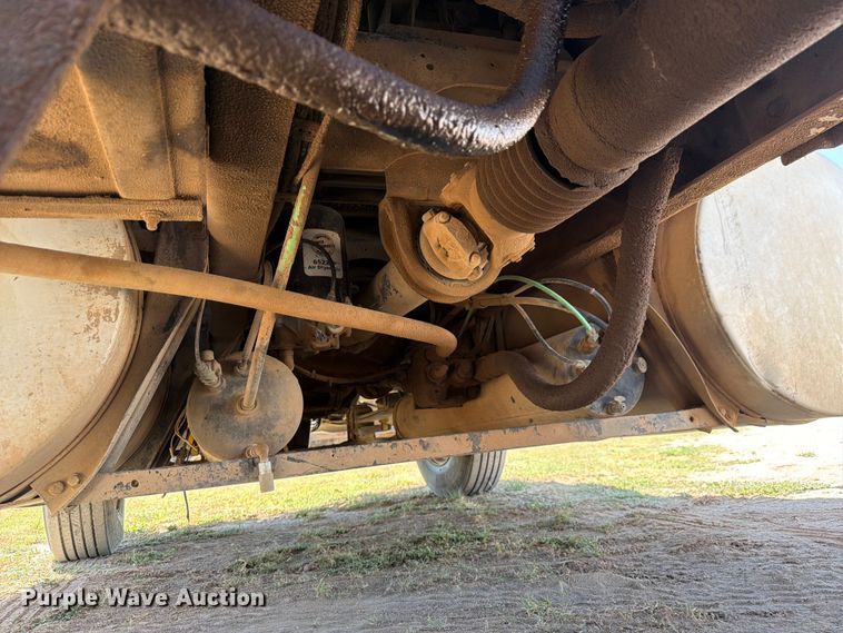 image for item NC9837 2002 International 9200i semi truck