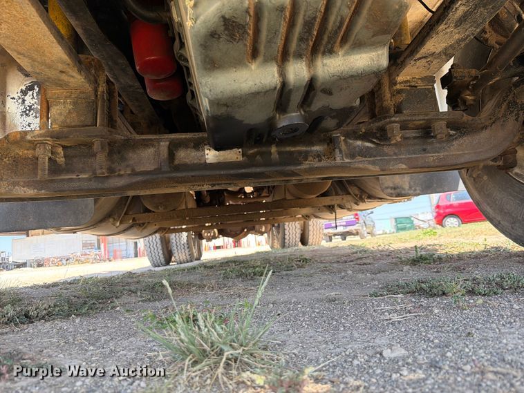 image for item NC9837 2002 International 9200i semi truck