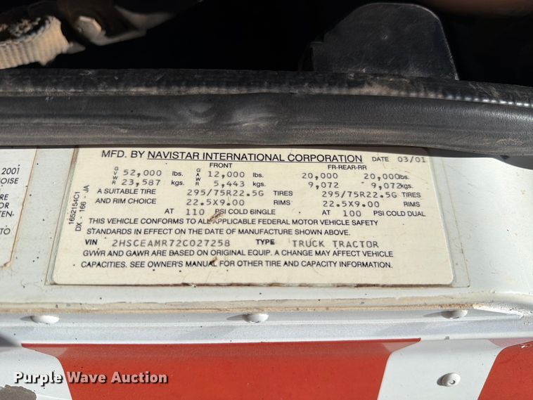 image for item NC9837 2002 International 9200i semi truck