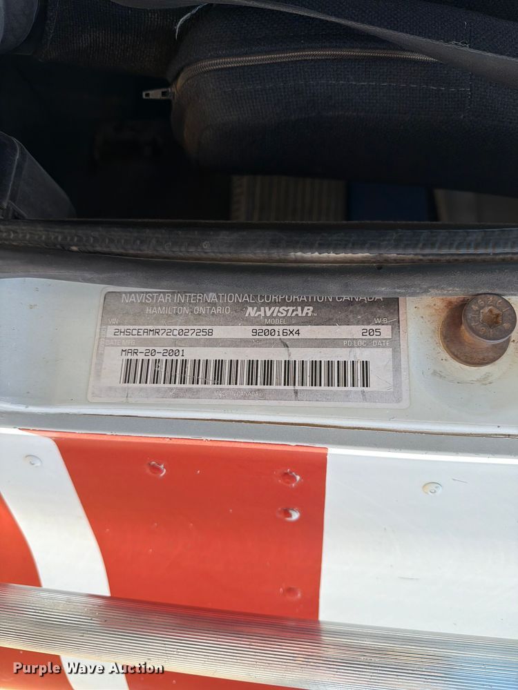image for item NC9837 2002 International 9200i semi truck