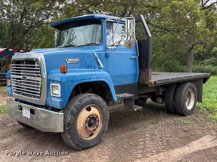 1987 Ford LN8000 flatbed truck