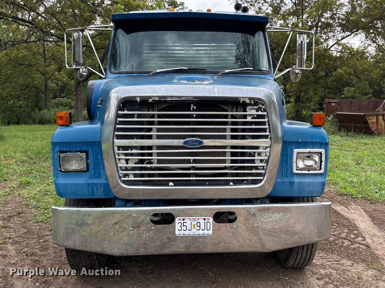 image for item NM9945 1987 Ford LN8000 flatbed truck
