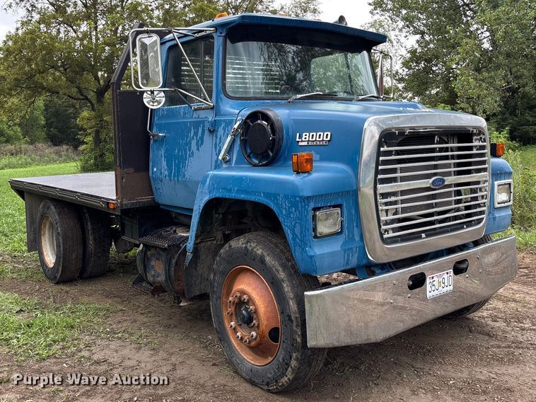 image for item NM9945 1987 Ford LN8000 flatbed truck