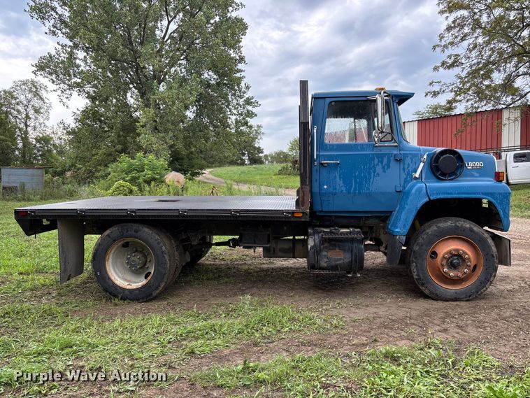 image for item NM9945 1987 Ford LN8000 flatbed truck