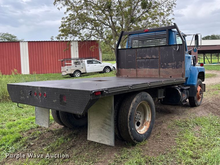 image for item NM9945 1987 Ford LN8000 flatbed truck