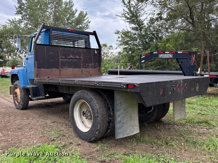 image for item NM9945 1987 Ford LN8000 flatbed truck