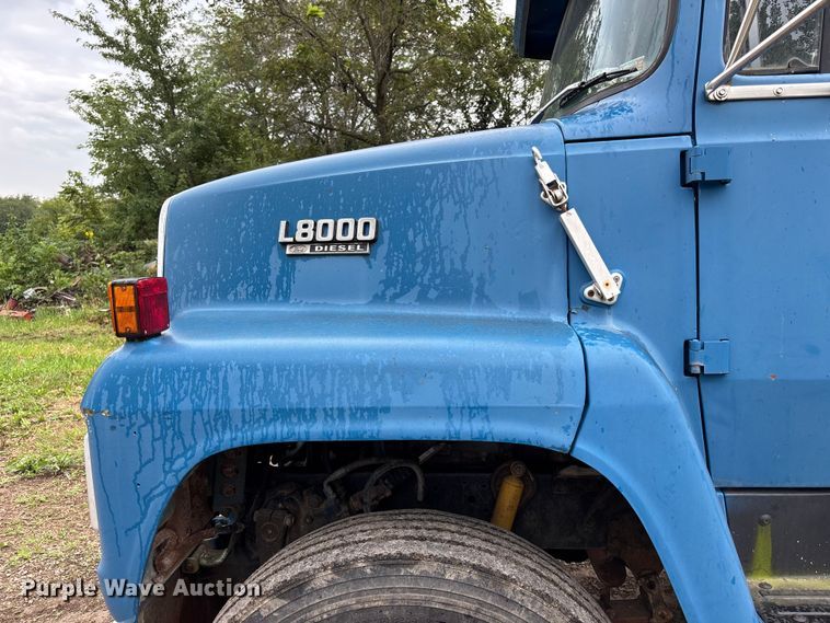 image for item NM9945 1987 Ford LN8000 flatbed truck