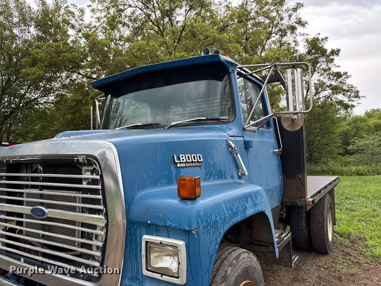 image for item NM9945 1987 Ford LN8000 flatbed truck