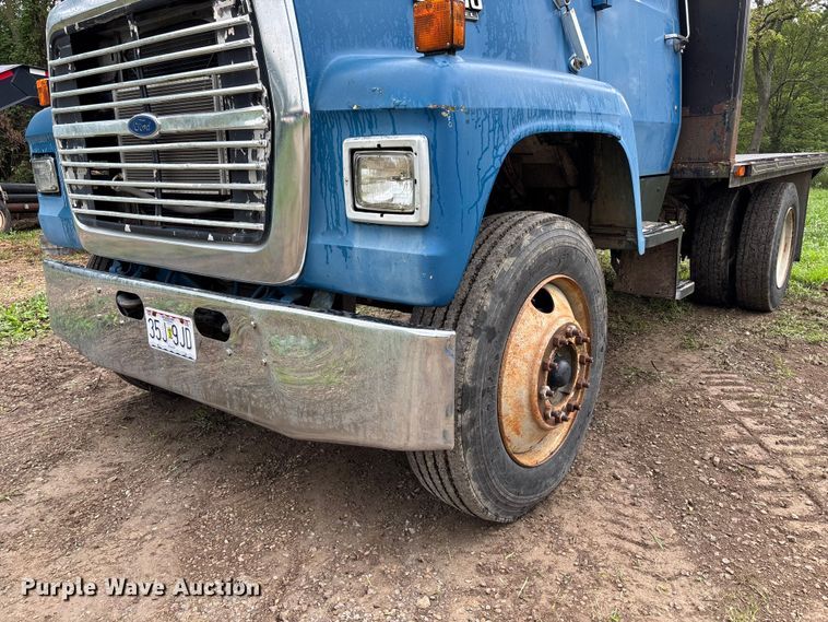 image for item NM9945 1987 Ford LN8000 flatbed truck