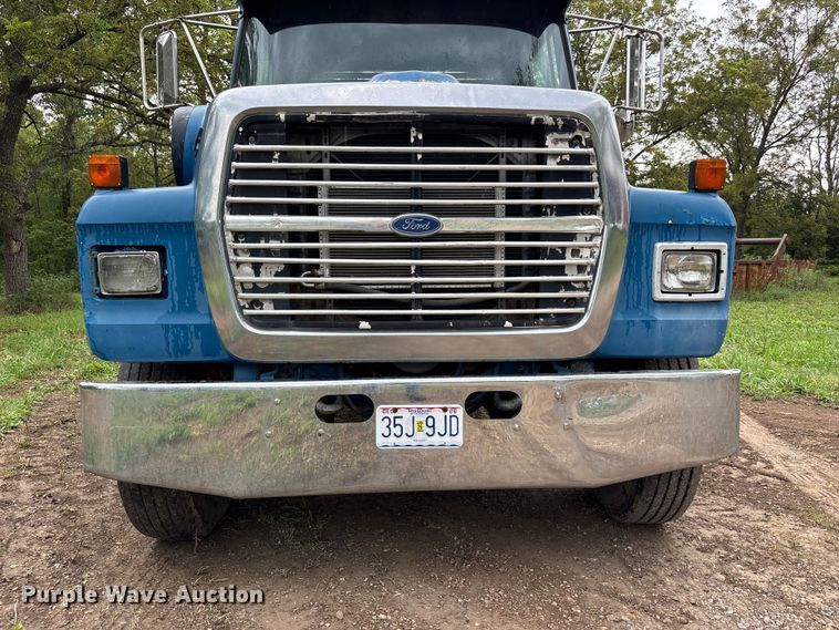 image for item NM9945 1987 Ford LN8000 flatbed truck