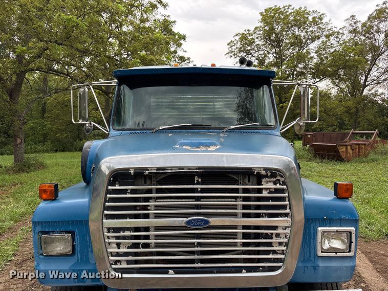 image for item NM9945 1987 Ford LN8000 flatbed truck