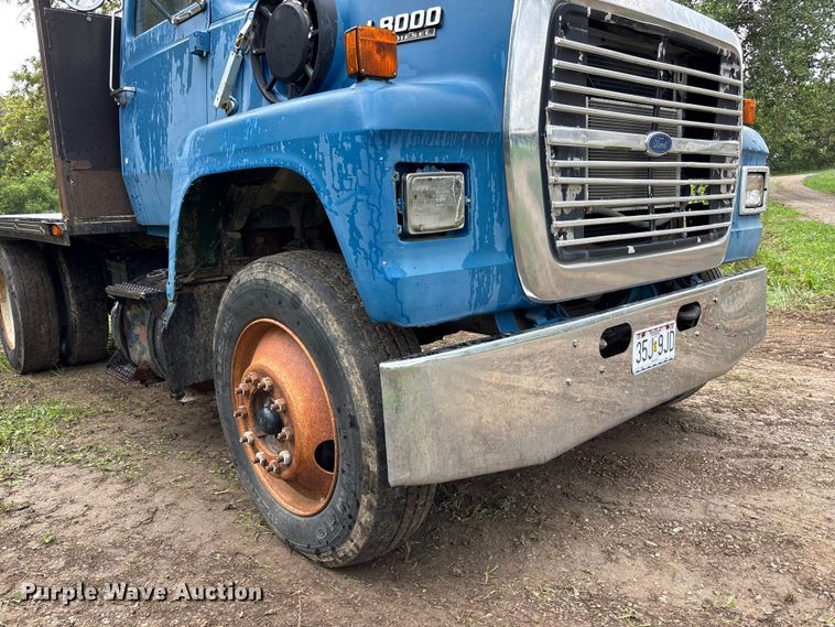 image for item NM9945 1987 Ford LN8000 flatbed truck