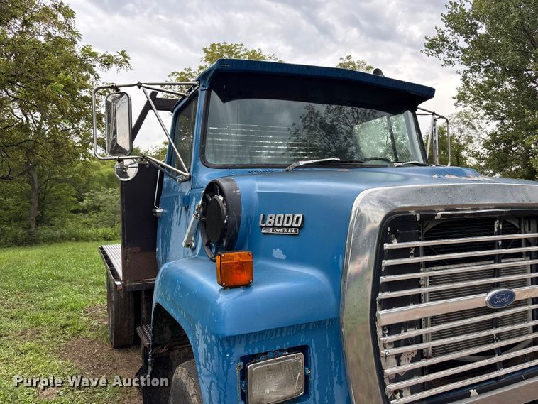 image for item NM9945 1987 Ford LN8000 flatbed truck