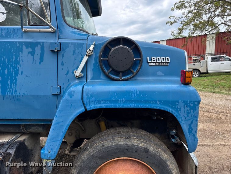image for item NM9945 1987 Ford LN8000 flatbed truck