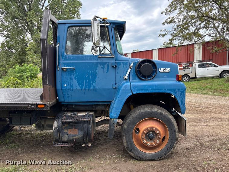 image for item NM9945 1987 Ford LN8000 flatbed truck