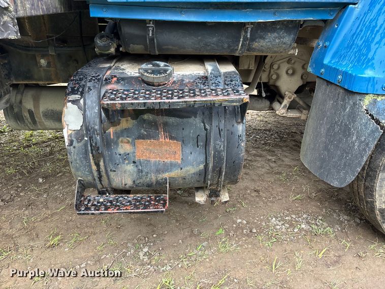 image for item NM9945 1987 Ford LN8000 flatbed truck