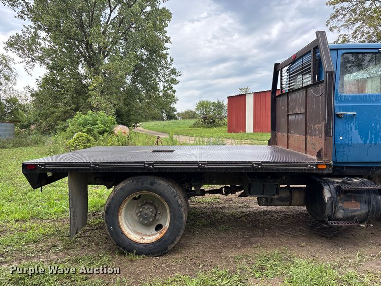 image for item NM9945 1987 Ford LN8000 flatbed truck