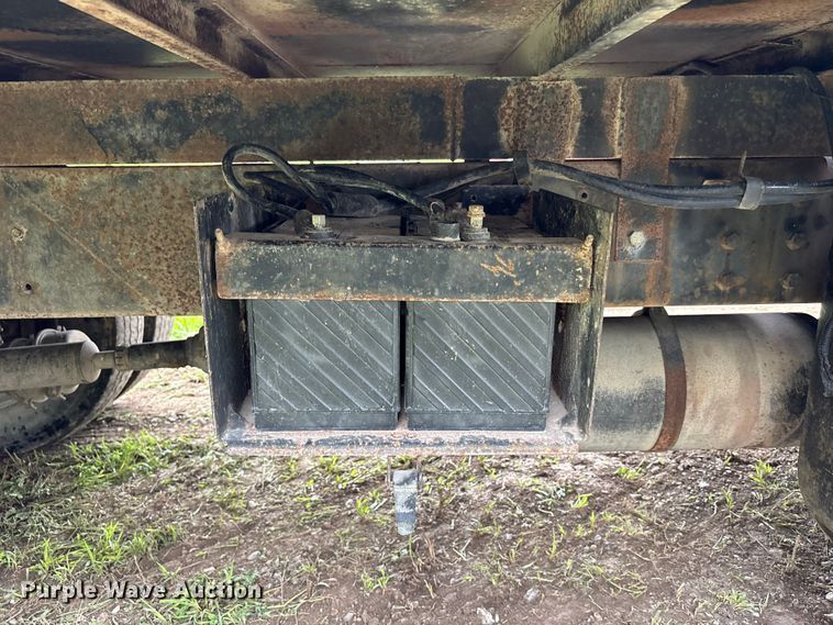 image for item NM9945 1987 Ford LN8000 flatbed truck
