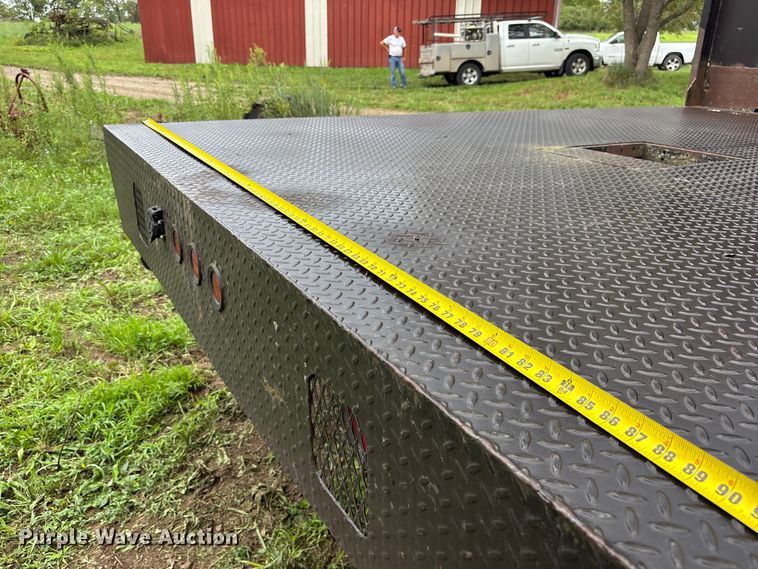 image for item NM9945 1987 Ford LN8000 flatbed truck