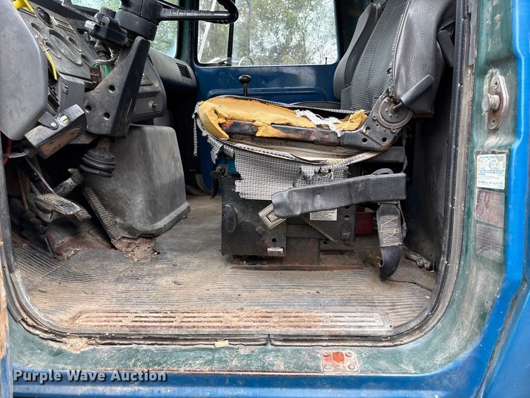 image for item NM9945 1987 Ford LN8000 flatbed truck
