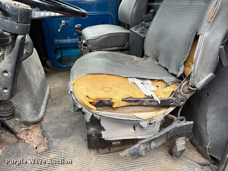 image for item NM9945 1987 Ford LN8000 flatbed truck