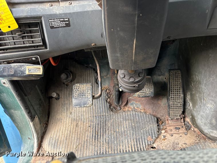 image for item NM9945 1987 Ford LN8000 flatbed truck