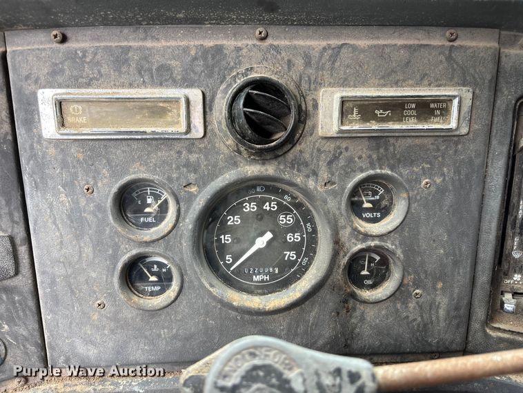 image for item NM9945 1987 Ford LN8000 flatbed truck